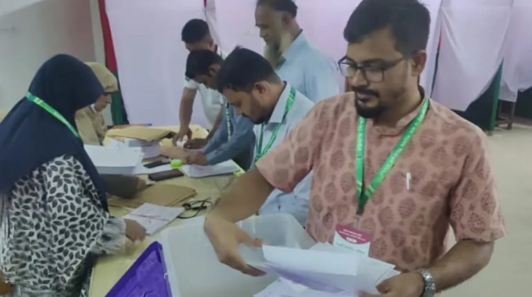 চাকসু নির্বাচন: তিন হলের ফলাফলে এগিয়ে ছাত্রদল