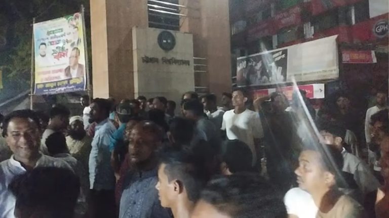 চবিতে মুখোমুখি অবস্থানে ছাত্রদল-ছাত্রশিবির