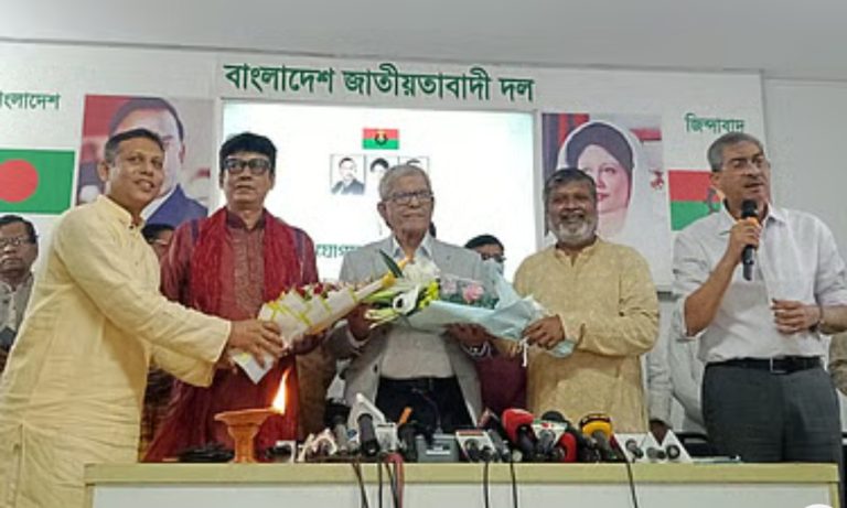 সংখ্যালঘুদের বিপদে ফেলবেন না: সরকারকে মির্জা ফখরুল