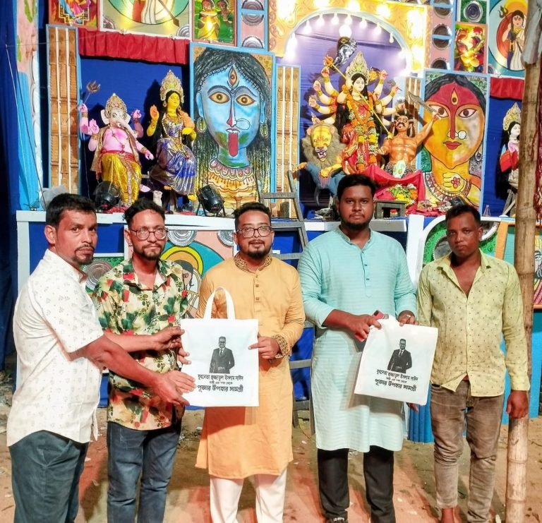 এনসিপি যুবনেতার অর্থায়নে নগরীর ৪১ ওয়ার্ডে পূজা উপহার পেলেন পুরোহিতরা