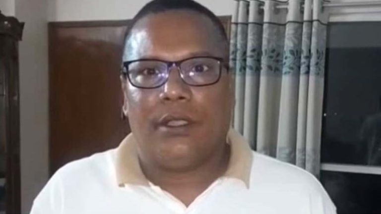 শেখ হাসিনার রায় নিয়ে পোস্ট করায় আটক ঢাবির ডেপুটি রেজিস্ট্রার