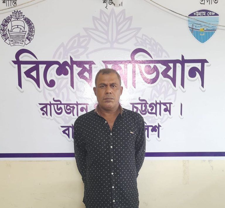 রাউজানে পুলিশের খাঁচায় শীর্ষ সন্ত্রাসী ‘মেজর’ ইকবাল