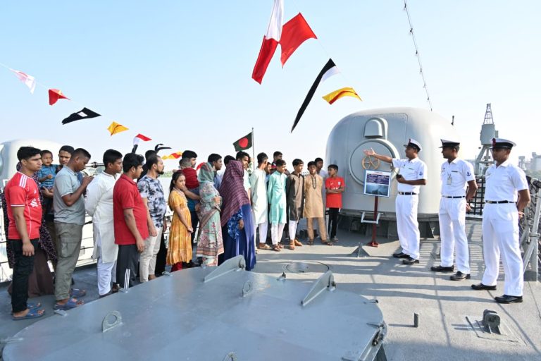 যথাযোগ্য মর্যাদায় নৌ অঞ্চলসমূহে সশস্ত্র বাহিনী দিবস উদ্‌যাপন