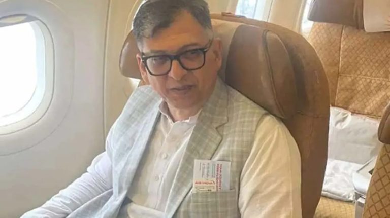 লন্ডনের উদ্দেশে ঢাকা ত্যাগ করেছেন বিএনপি নেতা সালাহউদ্দিন