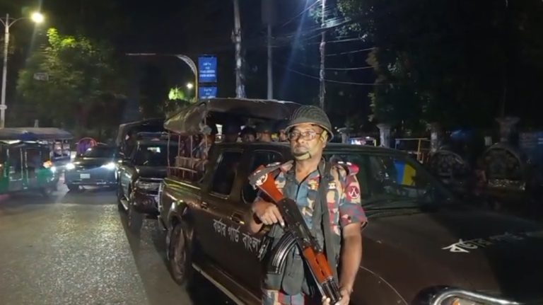 চট্টগ্রামে বিজিবি মোতায়েন, সর্বোচ্চ সতর্কতায় পুলিশ