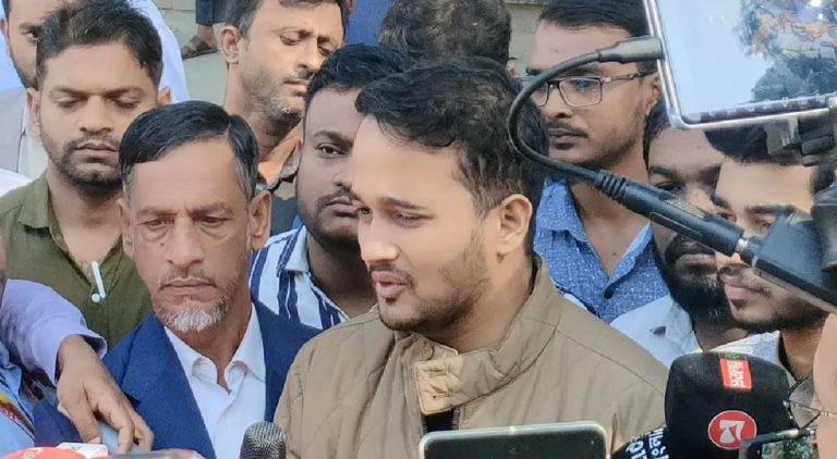 হাসিনাকে হাজার বার ফাঁসি দিলেও কম হবে : মীর স্নিগ্ধ