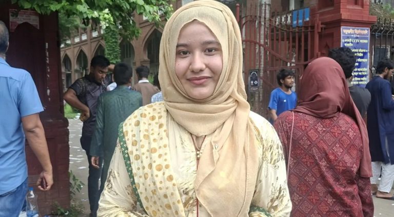 ডাকসু নেত্রী রাফিয়ার বাসায় ককটেল বিস্ফোরণ