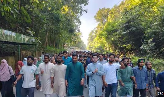 আওয়ামী লীগের ফ্যাসিবাদী তৎপরতার বিরুদ্ধে চাকসুর বিক্ষোভ
