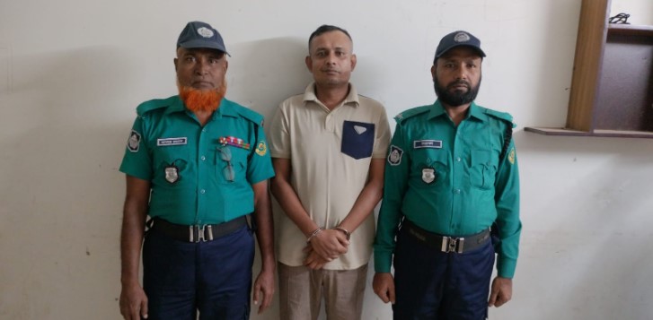 সাংবাদিক পরিচয়ে চাঁদাবাজি, সিএমপি’র অভিযানে গ্রেপ্তার ৬