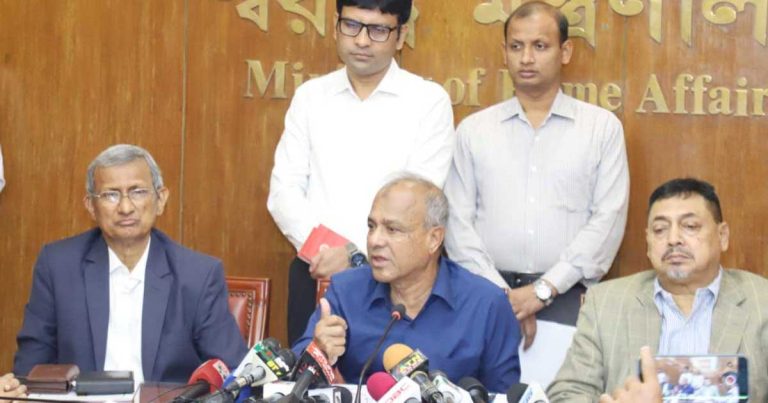 নির্বাচনের আগে আইনশৃঙ্খলা পরিস্থিতি অবনতির কোন শঙ্কা নেই: স্বরাষ্ট্র উপদেষ্টা