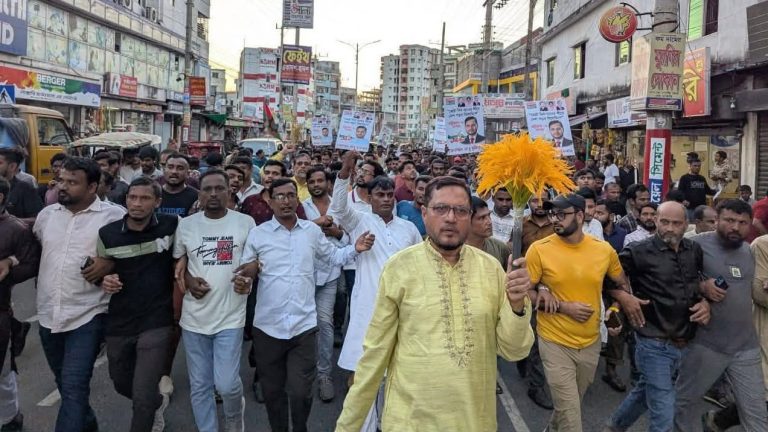 ১৭নং পশ্চিম বাকলিয়া ওয়ার্ডে ধানের শীষের পক্ষে গণসংযোগ করছেন আবু সুফিয়ান