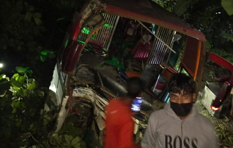 সীতাকুণ্ডে বাস-ট্রাক সংঘর্ষে শিশুসহ পাঁচজন নিহত