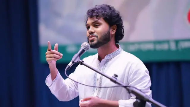 উন্নত চিকিৎসার জন্য সিঙ্গাপুরে নেওয়া হচ্ছে গুলিবিদ্ধ ওসমান হাদিকে