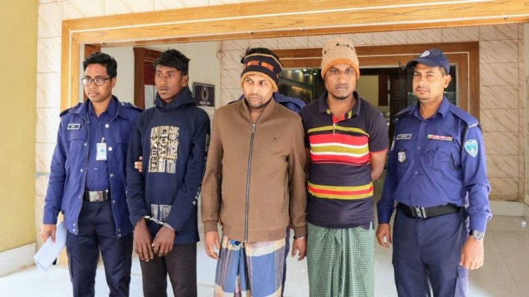 বান্দরবান ১১ লাখ টাকার জাল নোটসহ তিনজন গ্রেপ্তার