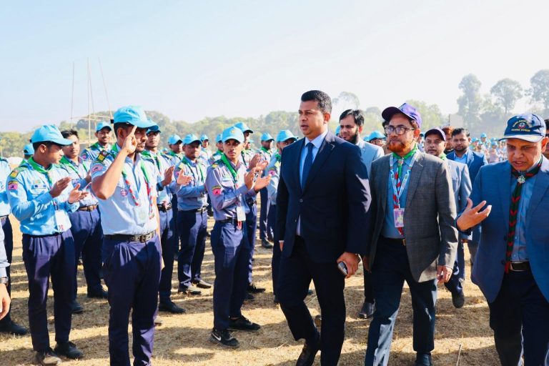 নিজেদের বদলালেই রাষ্ট্র বদলাবে:  রোভার স্কাউটদের উদ্দেশ্যে ডিসি
