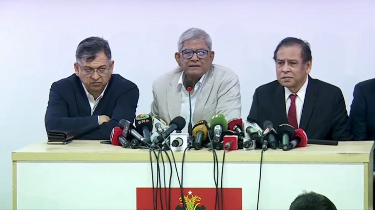 খালেদা জিয়াকে সুস্থ করতে চিকিৎসকরা আপ্রাণ চেষ্টা করছেন: মির্জা ফখরুল