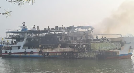 কক্সবাজারে আটলান্টিক ক্রুজে অগ্নিকাণ্ড, প্রাণ গেল এক কর্মচারীর