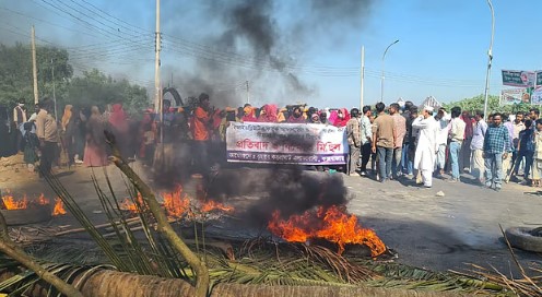 নদীবন্দরের সীমানা নিয়ে উত্তেজনা, কক্সবাজারে সড়ক অবরোধ