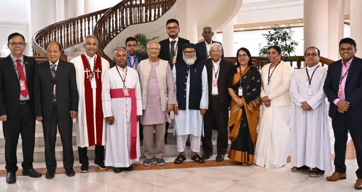 বড়দিনে খ্রিস্টান সম্প্রদায়ের সঙ্গে প্রধান উপদেষ্টার শুভেচ্ছা বিনিময়