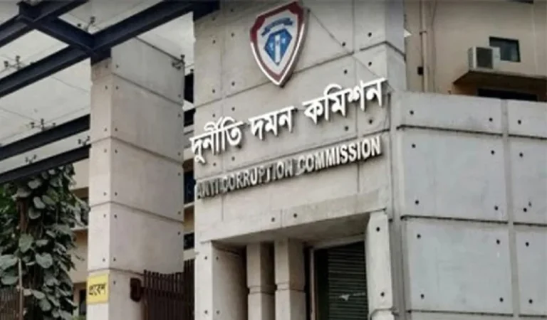 বাংলা টিভির এমডি সামাদুল হকের বিরুদ্ধে দুদকের মামলা