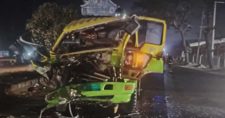 সীতাকুণ্ডে ট্রেইলার–ট্রাক–মাইক্রোবাসের সংঘর্ষে ট্রাকচালক নিহত