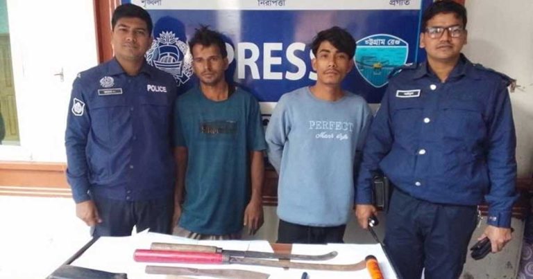 সাতকানিয়ায় যৌথ বাহিনীর অভিযানে অস্ত্রসহ দুই যুবক গ্রেপ্তার
