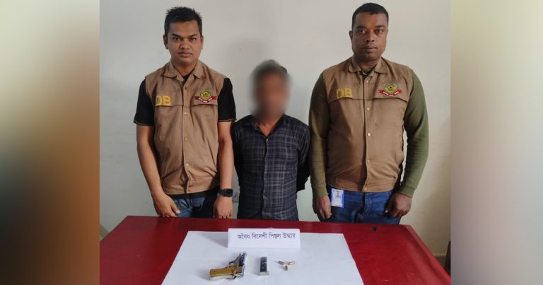 চট্টগ্রামে বিদেশি পিস্তলসহ অস্ত্র কারবারি গ্রেপ্তার