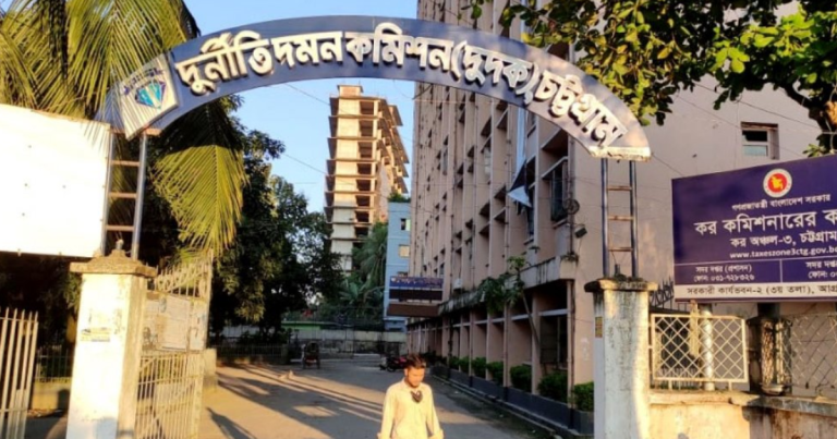 দুদকের দুই মামলায় সাবেক কাউন্সিলর জিয়াউল হক সুমন ও স্ত্রী