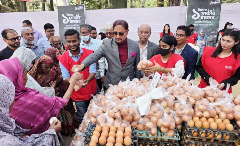 অভাবী মানুষের জন্য বিদ্যানন্দের ‘এক টাকায় রোজার বাজার’