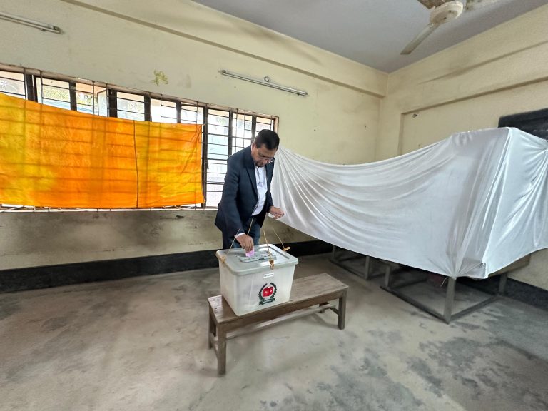 চট্টগ্রাম-৯ আসনে ভোট দিলেন আবু সুফিয়ান, জয়ের ব্যাপারে শতভাগ আশাবাদী