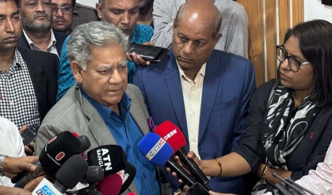 বন্দরে ধর্মঘট ইস্যুতে হার্ডলাইনে যাচ্ছে সরকার: নৌ উপদেষ্টা