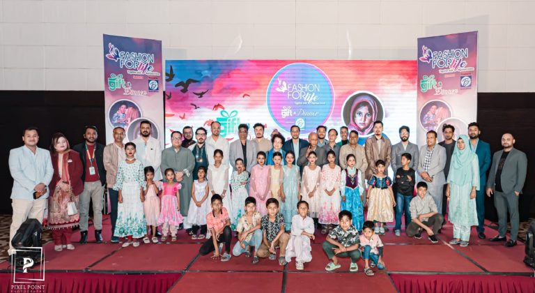 অধিকারবঞ্চিত শিশুদের আত্মবিশ্বাসে রঙ ছড়াল ‘গিফট এ ডিনার’