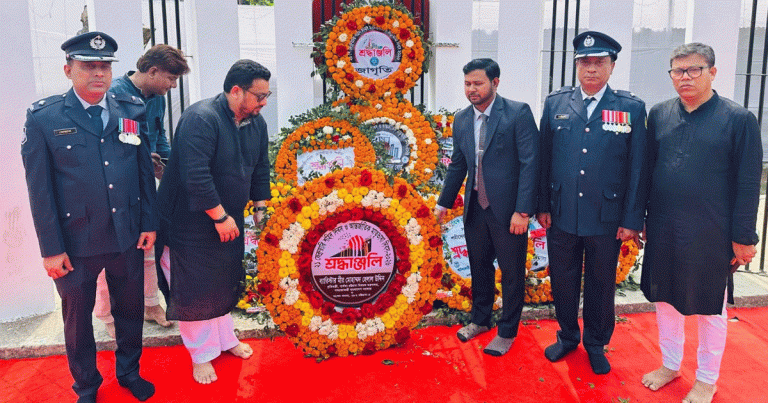 হাটহাজারীতে ভাষা শহীদদের প্রতি প্রতিমন্ত্রী মীর হেলালের শ্রদ্ধা নিবেদন