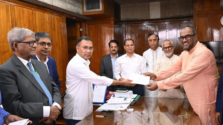 ১২ সিটি করপোরেশনের পরিচ্ছন্নতাকর্মীদের জন্য প্রধানমন্ত্রীর আর্থিক সহায়তা