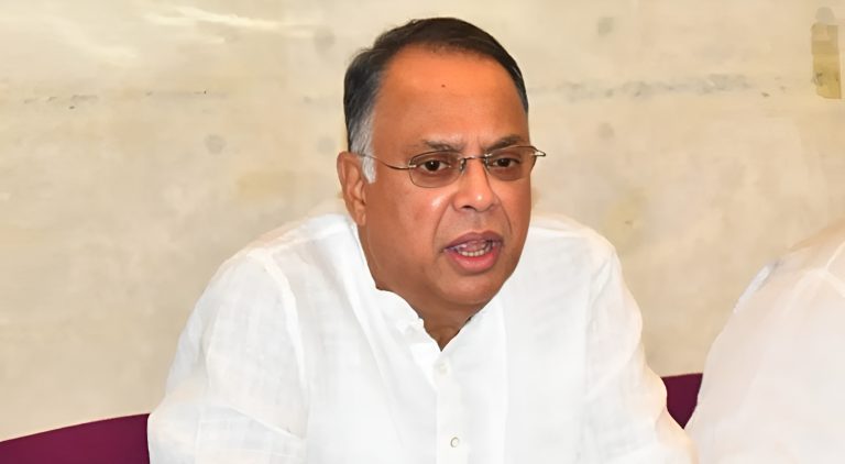 দুটি জাহাজ এলেই বাড়বে জ্বালানির মজুত: ইকবাল হাসান মাহমুদ