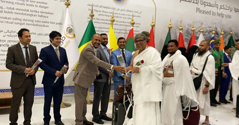 বাংলাদেশের প্রথম হজ ফ্লাইট সৌদি আরব পৌঁছেছে
