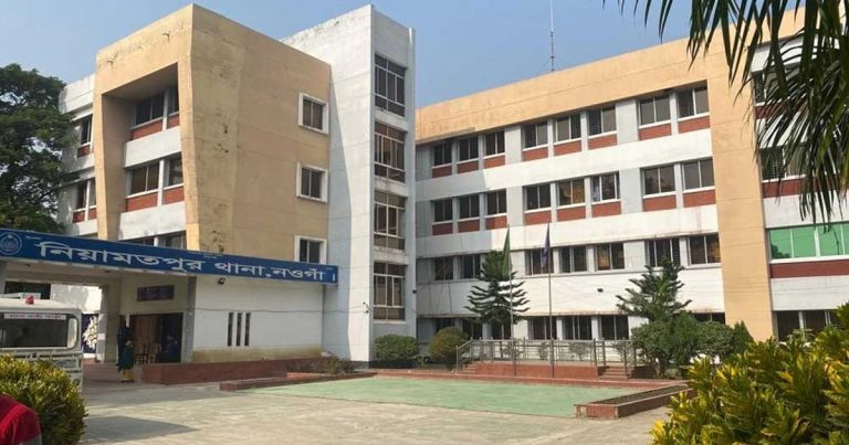 একই পরিবারের চারজনকে গলাকেটে হত্যা