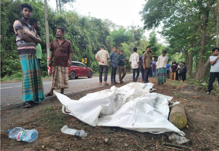 লোহাগাড়ার আবারও জাঙ্গালিয়ায় সড়ক দুর্ঘটনা, এবার মাইক্রো খাদে পড়ে নিহত ৩
