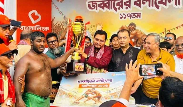 জব্বারের বলীখেলার ১১৭তম আসর: কুমিল্লার ‘বাঘা’ শরীফের হ্যাটট্রিক বিজয়