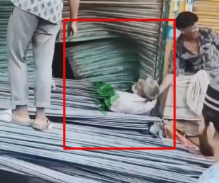 কেএসআরএমের পণ্যবাহী বেপরোয়া পরিবহন, দারোয়ানের পেটে ঢুকে গেল রড