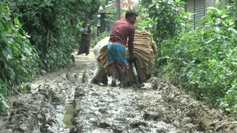 রাস্তার জন্য যে গ্রামে বিয়ে করতে চায় না কেউ