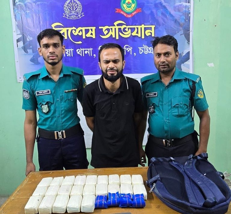 চট্টগ্রামে ৫০ হাজার পিস ইয়াবাসহ পুলিশ সদস্য গ্রেপ্তার