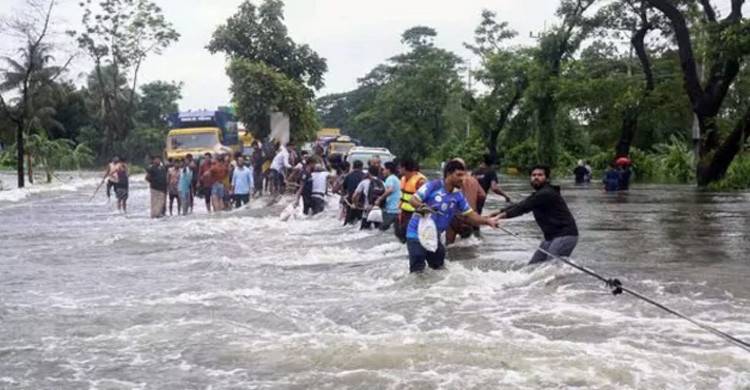 ধেয়ে আসছে বন্যা, বিপৎসীমার ওপর ৭ নদীর পানি