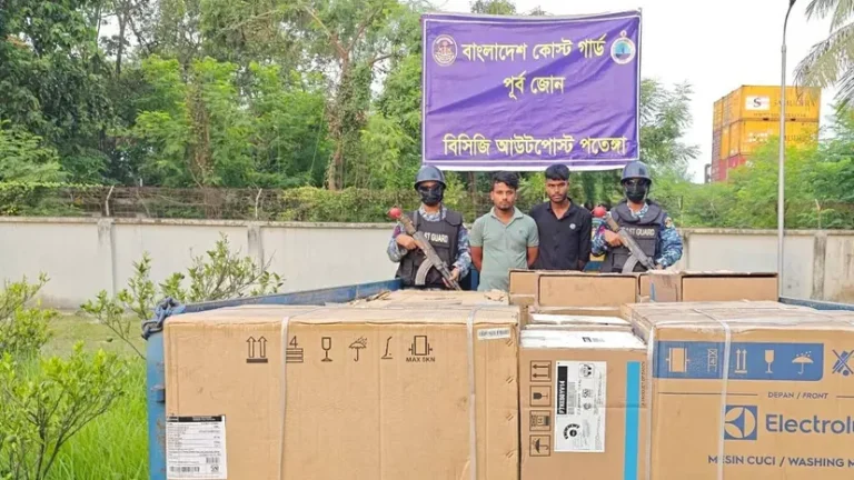 শুল্ক ফাঁকি দিয়ে আনা ইলেকট্রনিক্সসহ পতেঙ্গায় দুই চোরাকারবারি গ্রেপ্তার
