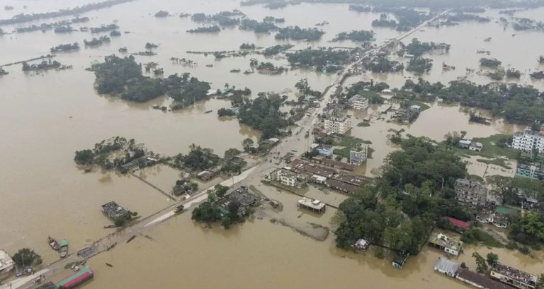 ভারী বৃষ্টিতে চট্টগ্রাম বিভাগের ৫ জেলায় বন্যার শঙ্কা
