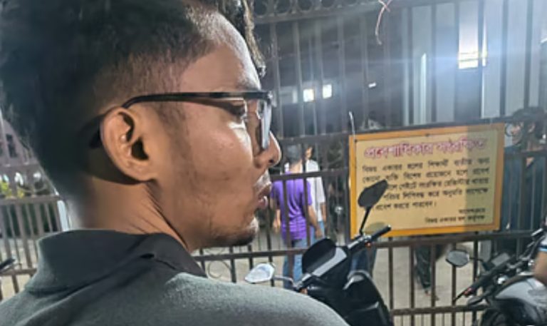 ঢাবির হলে শিক্ষার্থীকে ওয়াশরুমে যেতে বাধা, পরে মারধরের অভিযোগ