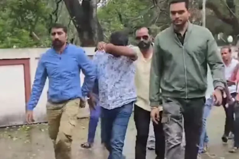 ভারতজুড়ে প্রশ্নফাঁস চক্রের ‘মাস্টারমাইন্ড’ গ্রেপ্তার, তদন্তে বড় অগ্রগতির আশা