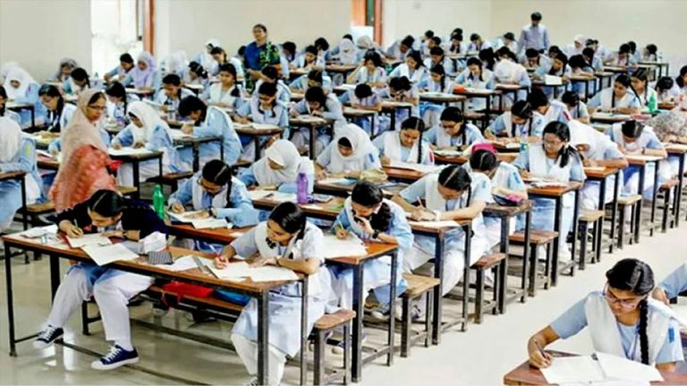 এইচএসসি পরীক্ষার প্রথম দিনে বহিষ্কার ৭, পরীক্ষা দেয়নি ২৪ হাজার ৭৮৪ পরীক্ষার্থী