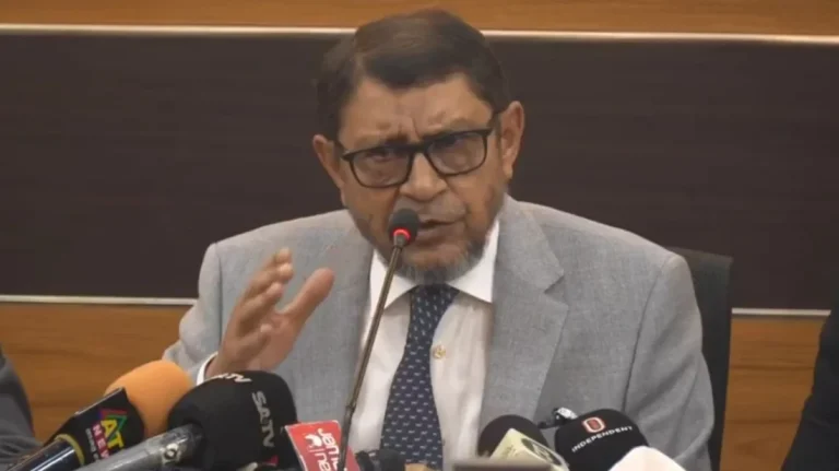 বন্যাকবলিত ১১ জেলার চিকিৎসক-স্বাস্থ্যকর্মীদের ছুটি বাতিল: স্বাস্থ্যমন্ত্রী