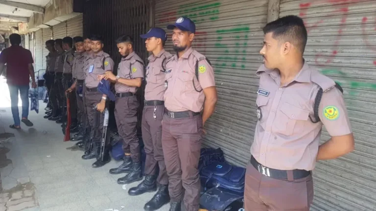 শিক্ষার্থীদের লংমার্চ ঘিরে সায়েন্সল্যাবে নিরাপত্তা জোরদার